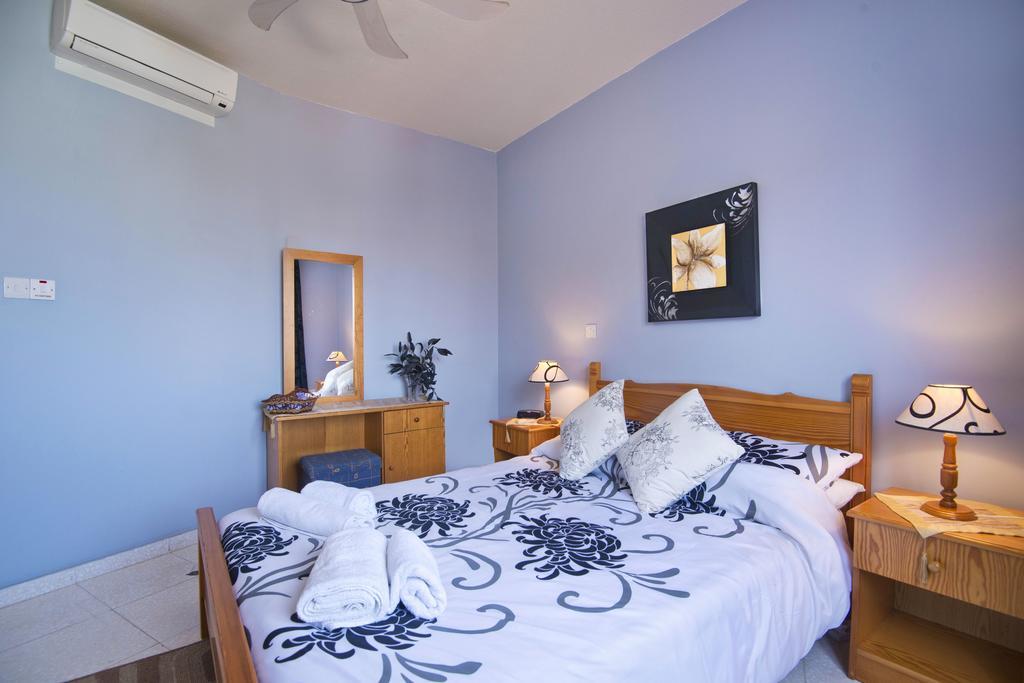 King'S Palace Apartment Paphos Exterior photo